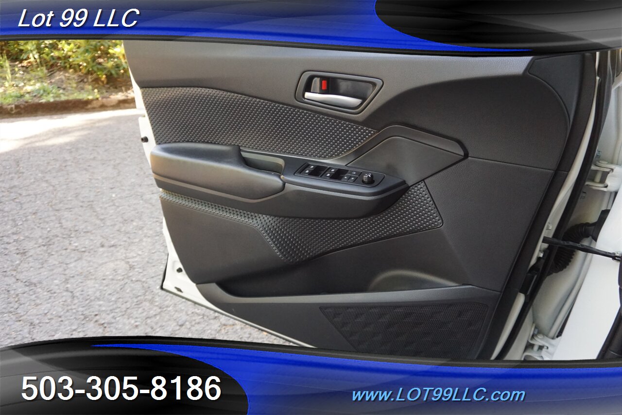 2019 Toyota C-HR LE CROSSOVER 2.0L Auto Newer Tires 1OWNER 31 MPG - Photo 20 - Milwaukie, OR 97267