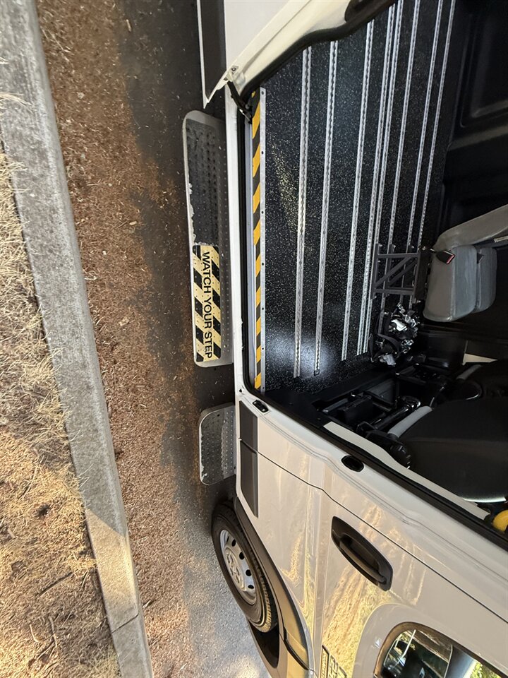 2016 RAM ProMaster ** Wheelchair Van ** High Roof Fully Customizable Seating Configurable Track Floor System - Photo 42 - Milwaukie, OR 97267
