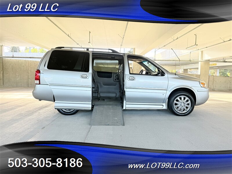 2007 Buick Terraza CXL 122k** WHEELCHAIR VAN ***  Power Side Ramp Leather Overhead DVD Entertainment