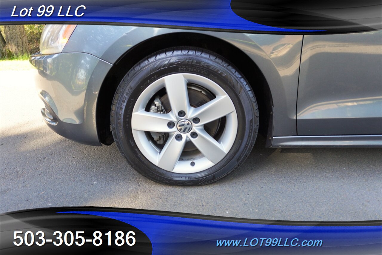 2012 Volkswagen Jetta TDI Value Edition Heated Leather Moon Roof Premium Wheels Newer Tires 42 MPG - Photo 4 - Milwaukie, OR 97267
