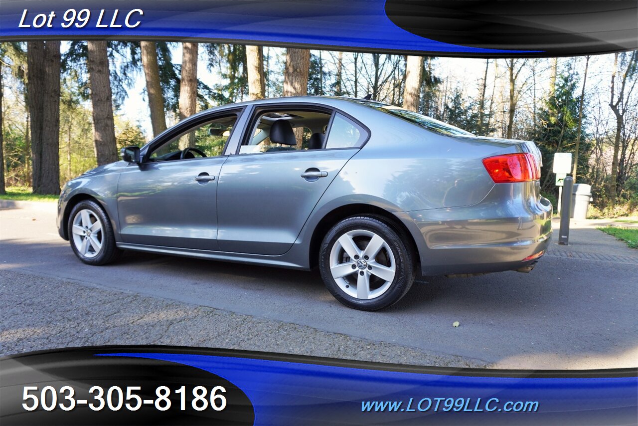 2012 Volkswagen Jetta TDI Value Edition Heated Leather Moon Roof Premium Wheels Newer Tires 42 MPG - Photo 11 - Milwaukie, OR 97267