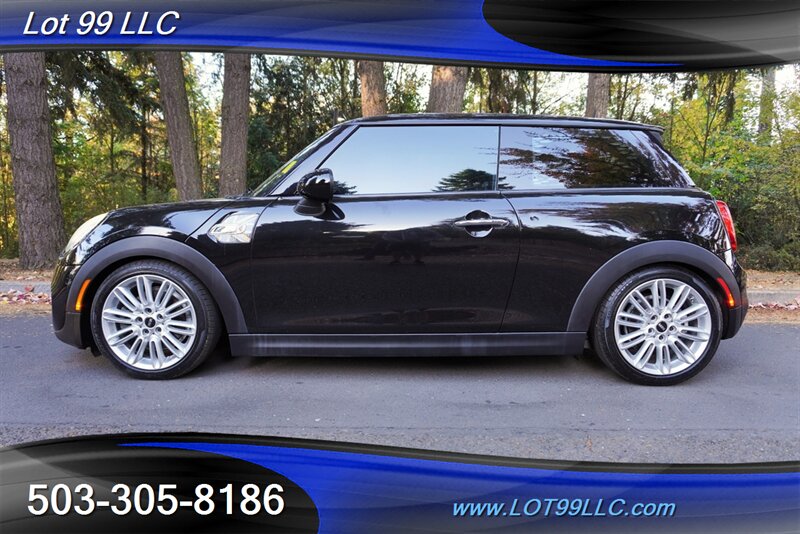 Midnight Black Metallic 2016 MINI Cooper Hatchback Front-Wheel Drive Automatic