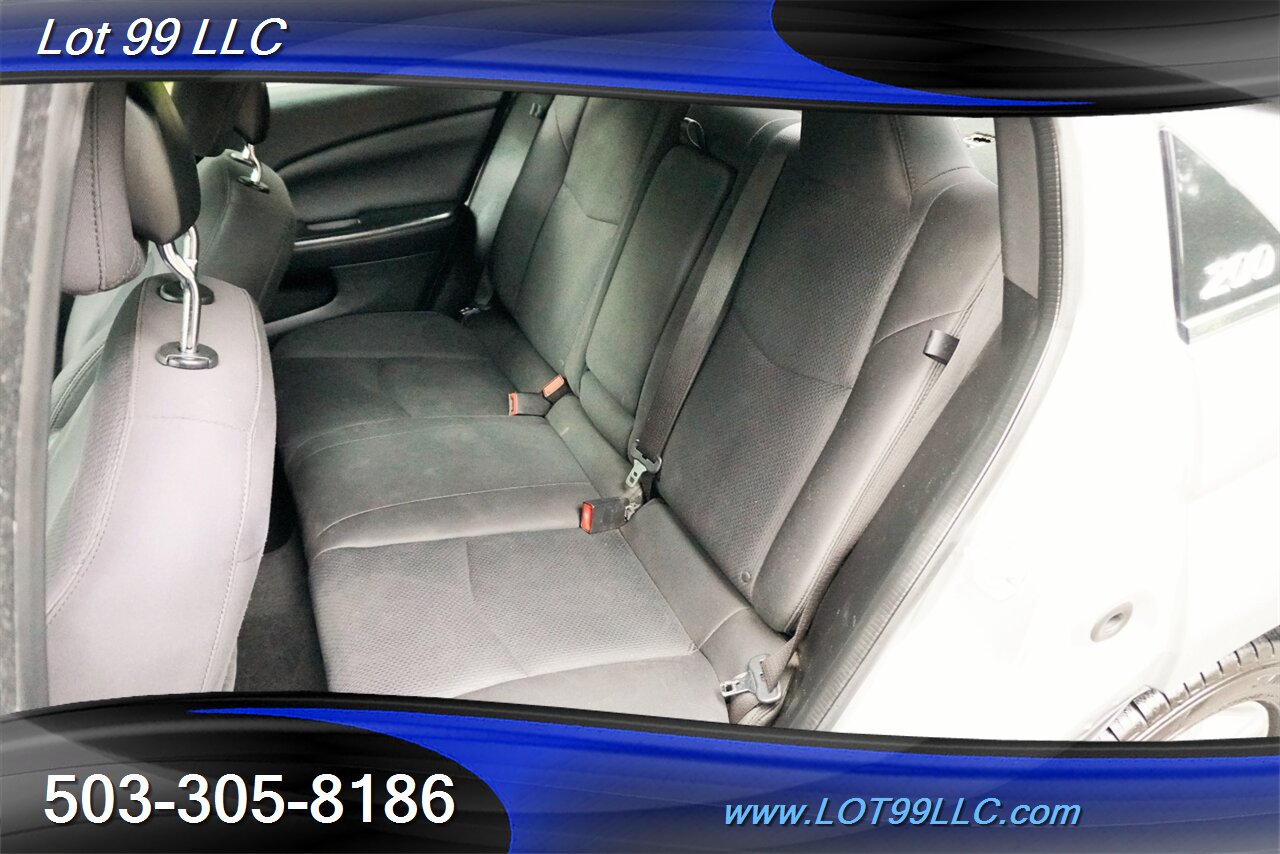 2013 Chrysler 200 Series LX Sedan 2.4L Automatic Premium Wheels 29 MPG - Photo 11 - Milwaukie, OR 97267