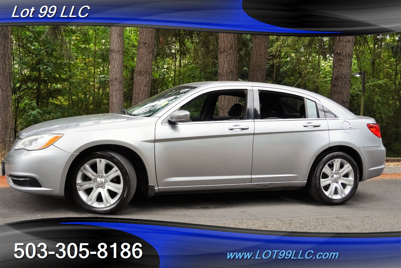 2013 Chrysler 200 Series LX Sedan 2.4L Automatic Premium Wheels 29 MPG - Photo 4 - Milwaukie, OR 97267
