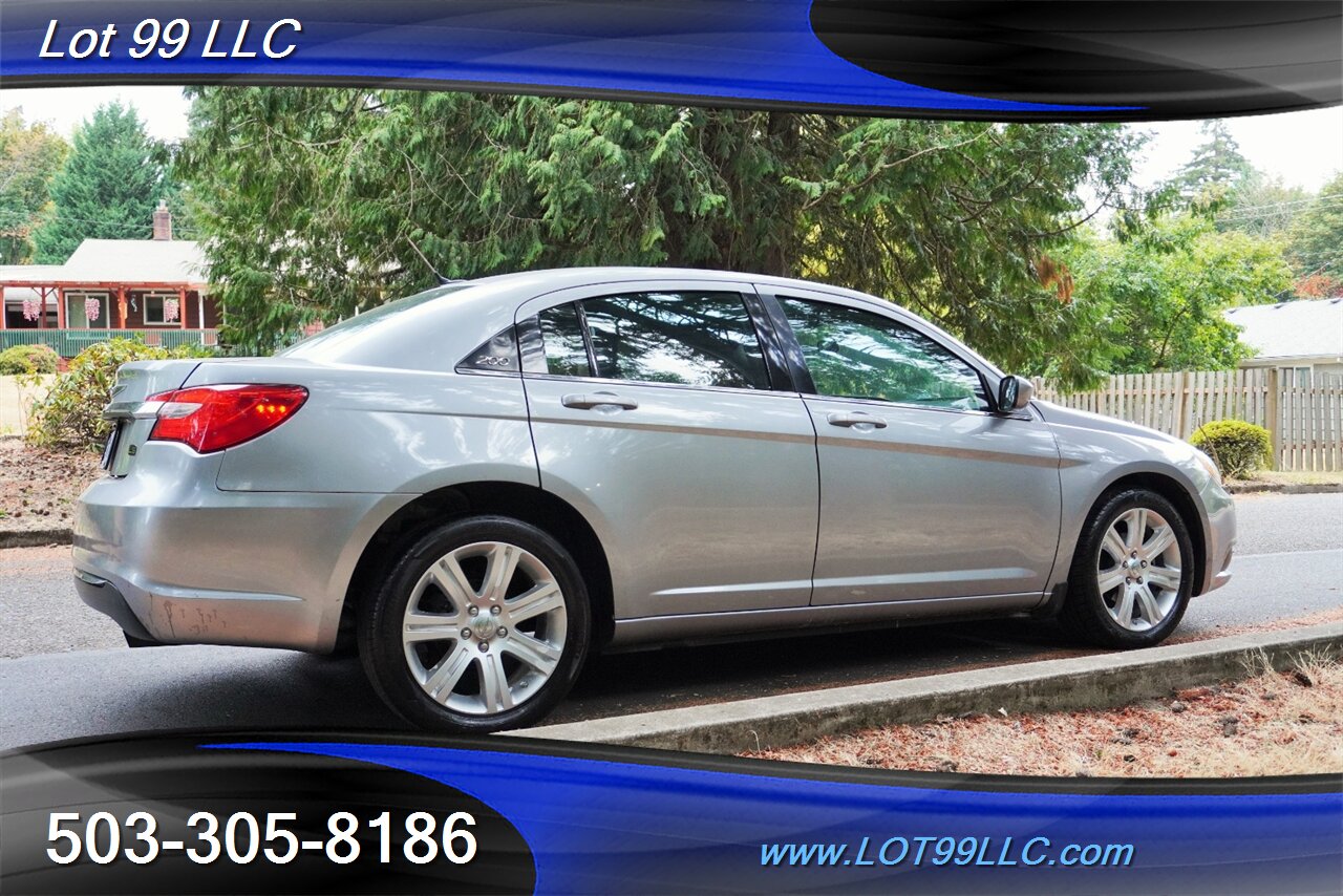 2013 Chrysler 200 Series LX Sedan 2.4L Automatic Premium Wheels 29 MPG - Photo 8 - Milwaukie, OR 97267