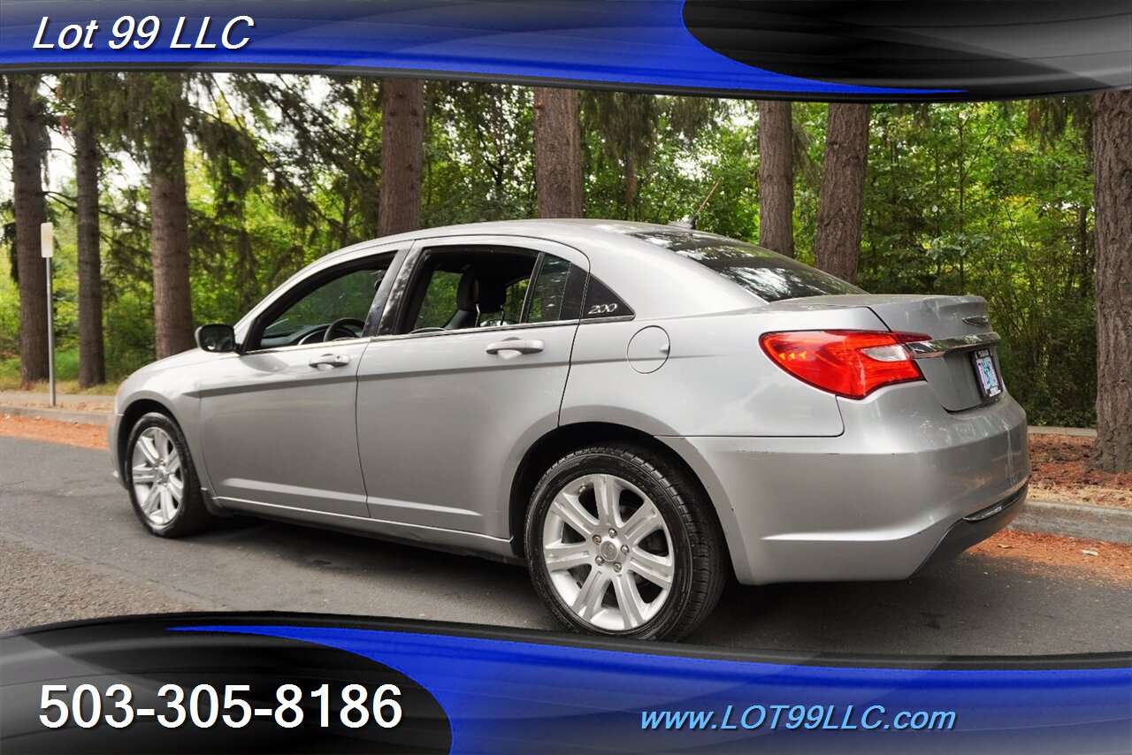 2013 Chrysler 200 Series LX Sedan 2.4L Automatic Premium Wheels 29 MPG - Photo 10 - Milwaukie, OR 97267