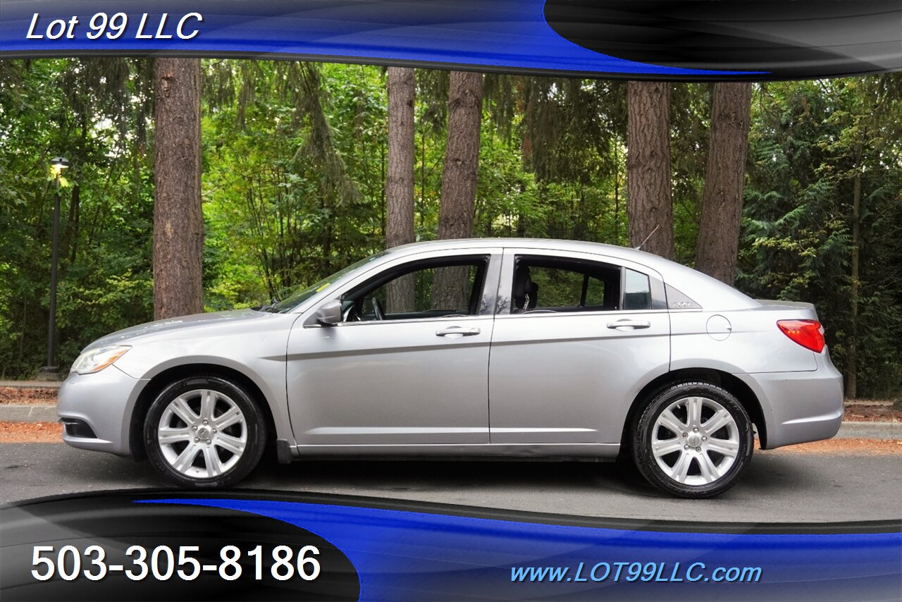 2013 Chrysler 200 Series LX Sedan 2.4L Automatic Premium Wheels 29 MPG - Photo 1 - Milwaukie, OR 97267