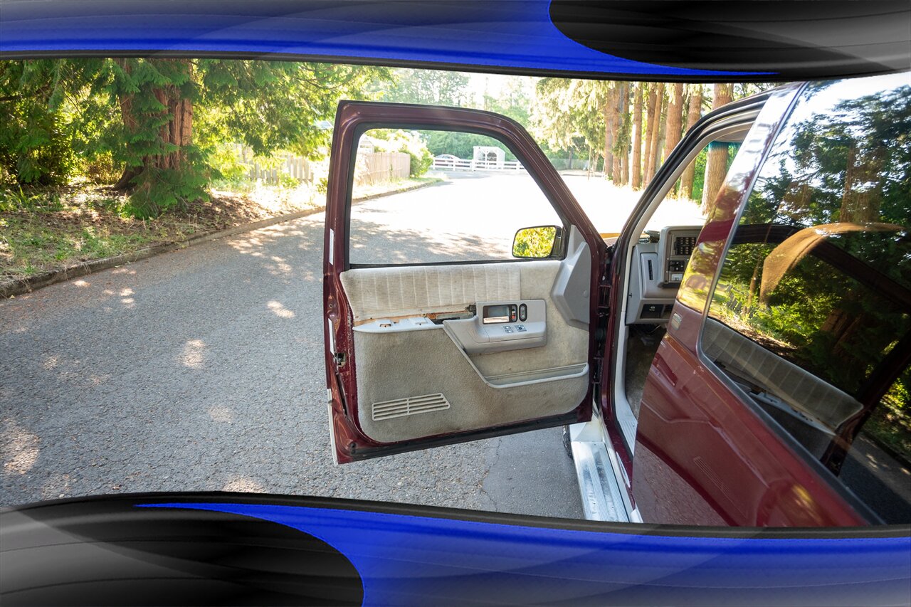 1992 Chevrolet Blazer 2 Door 4x4 Silverado K5 Blazer   - Photo 9 - Milwaukie, OR 97267
