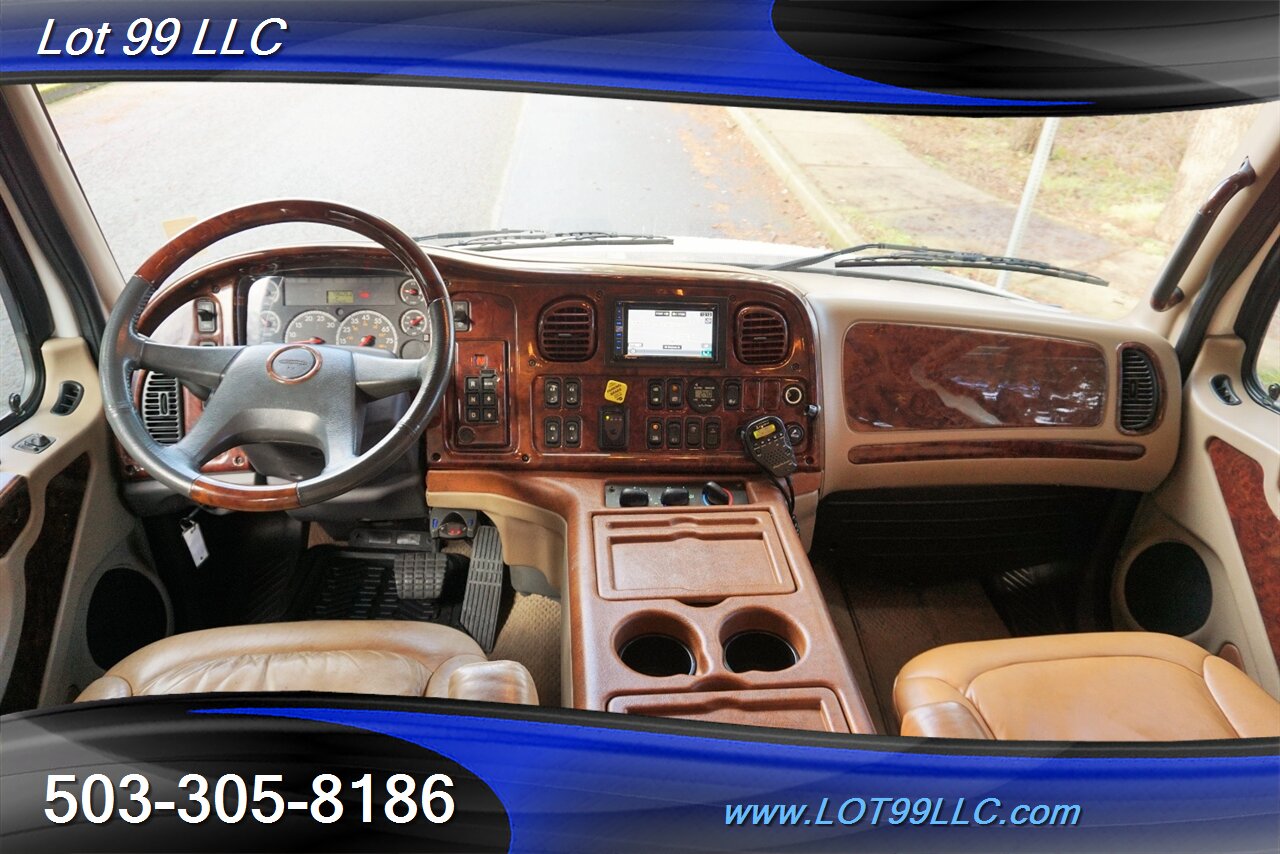 2006 Freightliner SPORT CHASSIS 106 Dually Crew Cab Leather DVD folding Rear Seat NO RUST   - Photo 2 - Milwaukie, OR 97267