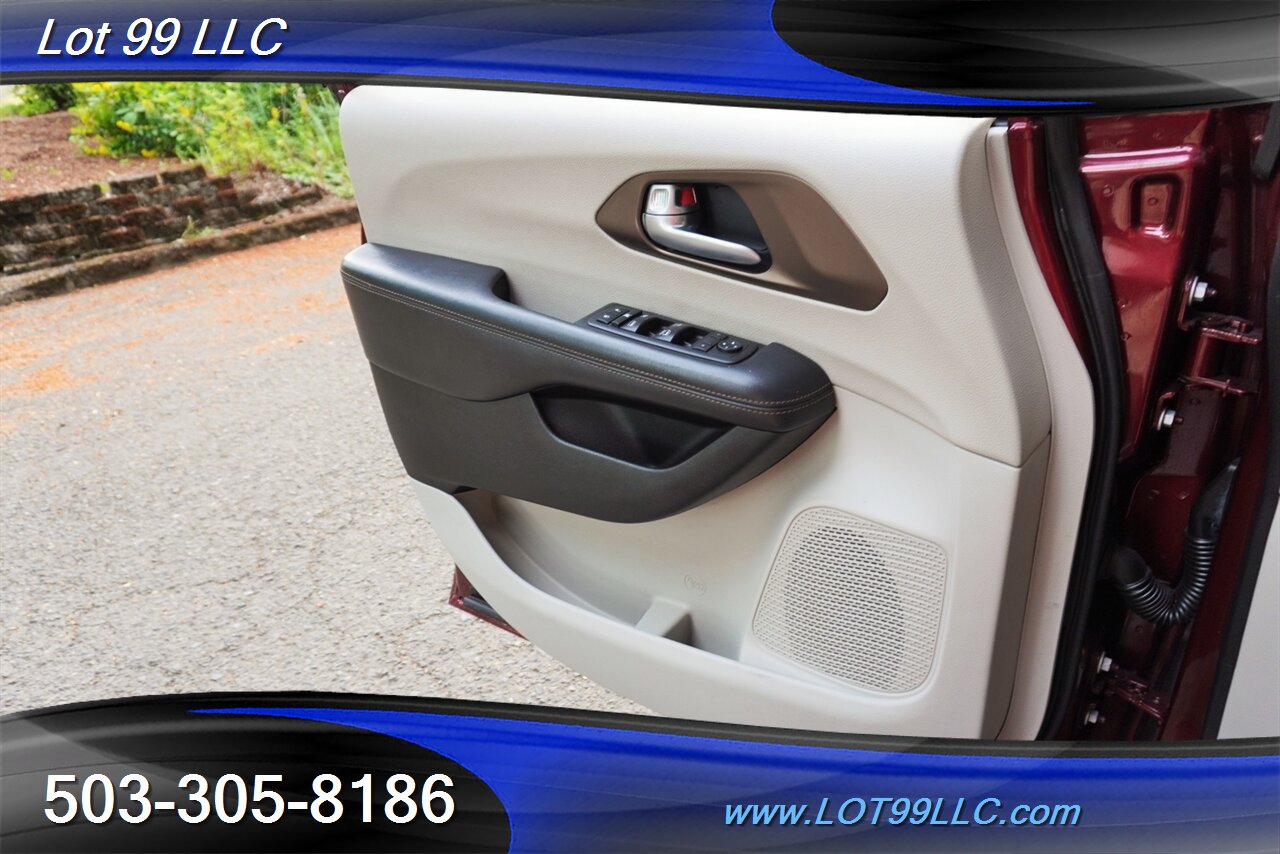 2017 Chrysler Pacifica Touring-L 3.6L Auto heated Leather Dual Power Door Premium Wheels NEW TIRES Backup Camera - Photo 26 - Milwaukie, OR 97267