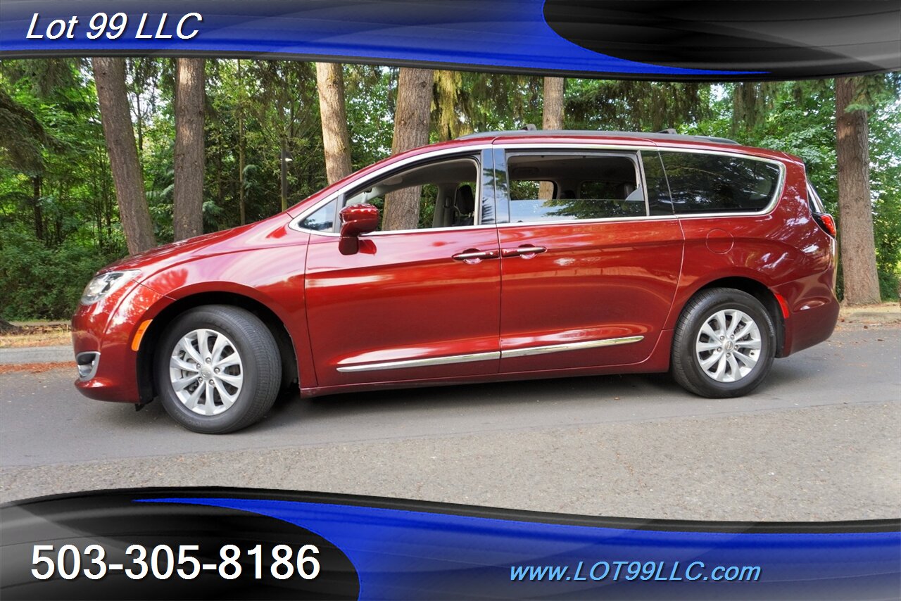 2017 Chrysler Pacifica Touring-L 3.6L Auto heated Leather Dual Power Door Premium Wheels NEW TIRES Backup Camera - Photo 5 - Milwaukie, OR 97267