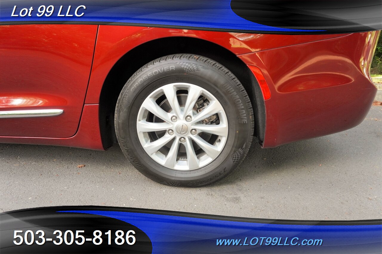 2017 Chrysler Pacifica Touring-L 3.6L Auto heated Leather Dual Power Door Premium Wheels NEW TIRES Backup Camera - Photo 4 - Milwaukie, OR 97267
