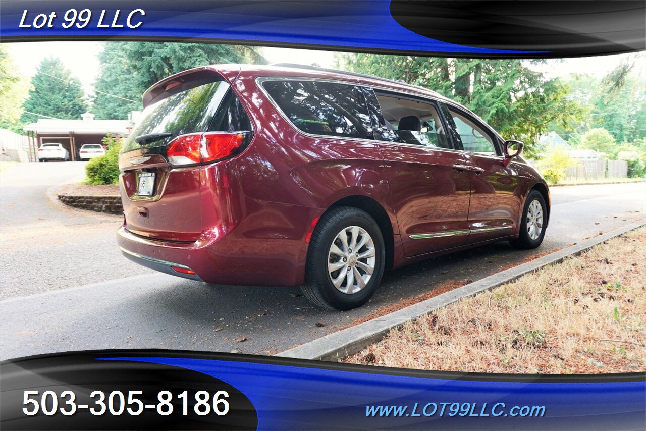 2017 Chrysler Pacifica Touring-L 3.6L Auto heated Leather Dual Power Door Premium Wheels NEW TIRES Backup Camera - Photo 9 - Milwaukie, OR 97267