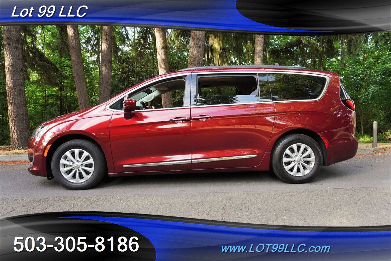 2017 Chrysler Pacifica Touring-L 3.6L Auto heated Leather Dual Power Door Premium Wheels NEW TIRES Backup Camera - Photo 1 - Milwaukie, OR 97267