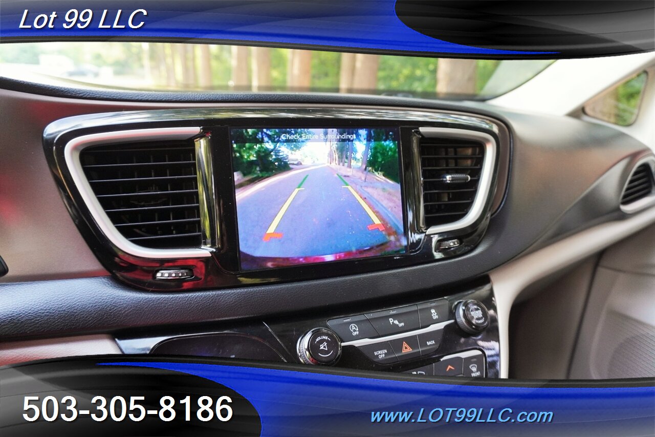 2017 Chrysler Pacifica Touring-L 3.6L Auto heated Leather Dual Power Door Premium Wheels NEW TIRES Backup Camera - Photo 23 - Milwaukie, OR 97267