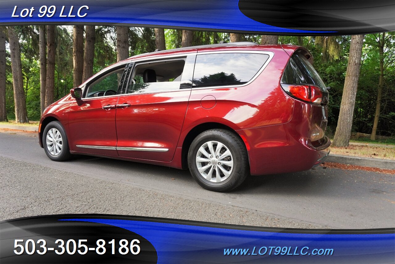 2017 Chrysler Pacifica Touring-L 3.6L Auto heated Leather Dual Power Door Premium Wheels NEW TIRES Backup Camera - Photo 11 - Milwaukie, OR 97267