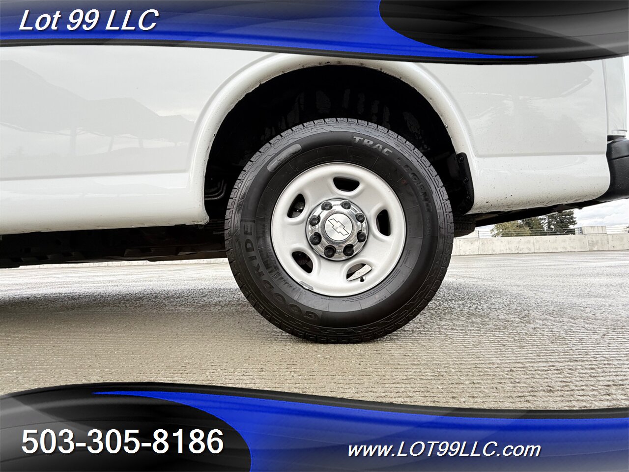 2020 Chevrolet Express LT 3500 12 Passenger Van 6.0L V8 Collision Warning Lane Departure Warning System Cruise Control Keyless Start - Photo 24 - Milwaukie, OR 97267