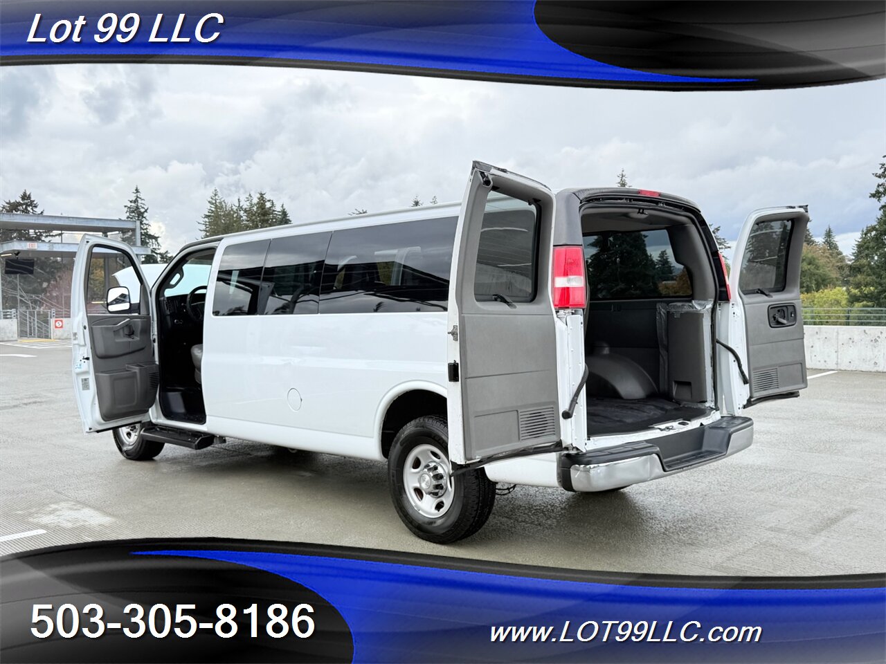 2020 Chevrolet Express LT 3500 12 Passenger Van 6.0L V8 Collision Warning Lane Departure Warning System Cruise Control Keyless Start - Photo 30 - Milwaukie, OR 97267