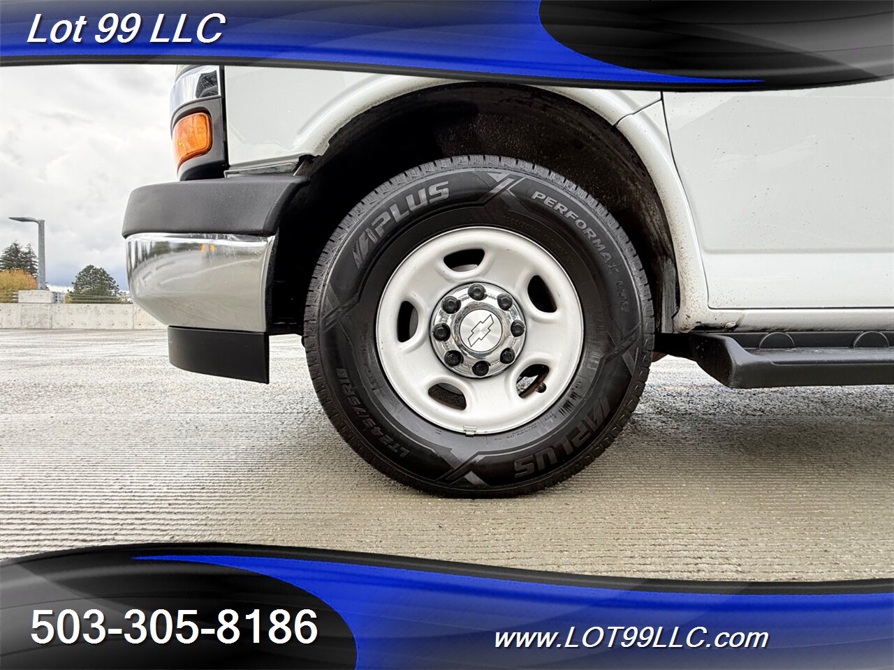 2020 Chevrolet Express LT 3500 12 Passenger Van 6.0L V8 Collision Warning Lane Departure Warning System Cruise Control Keyless Start - Photo 23 - Milwaukie, OR 97267