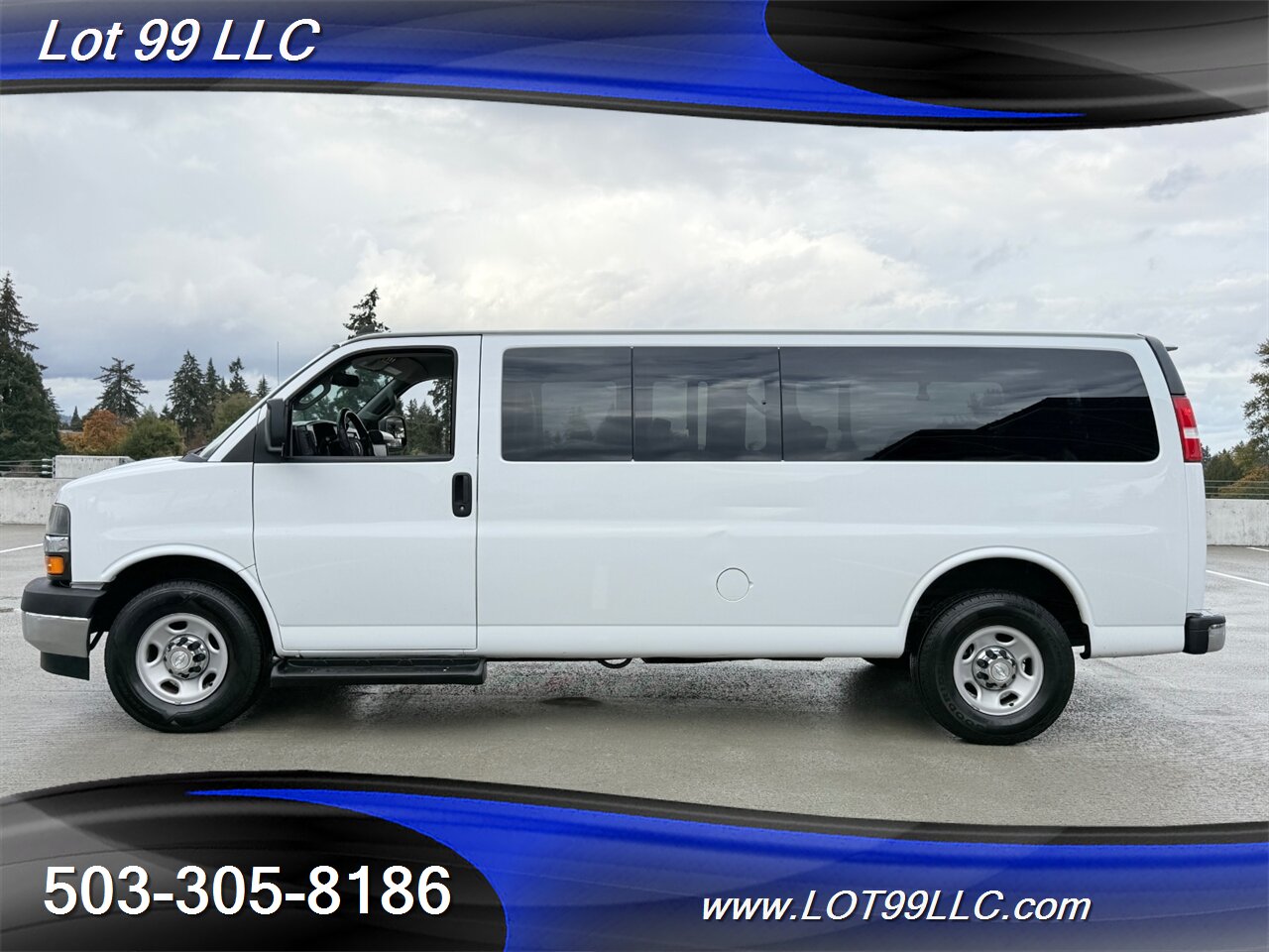 2020 Chevrolet Express LT 3500 12 Passenger Van 6.0L V8 Collision Warning Lane Departure Warning System Cruise Control Keyless Start - Photo 1 - Milwaukie, OR 97267