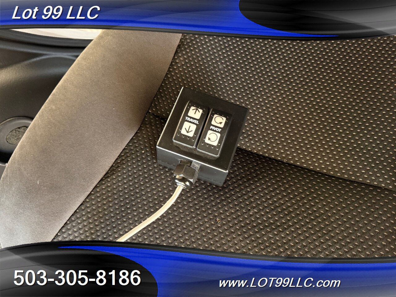 2005 Scion xB 81k  31MPG WHEELCHAIR VAN B&D TURN TRANSFER SEAT  POWER Rear Ramp 31mpg Rampvan New Tires - Photo 4 - Milwaukie, OR 97267
