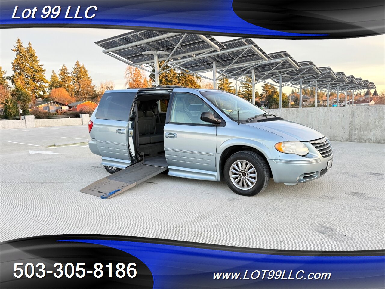 2005 Chrysler Town & Country Touring **WHEELCHAIR VAN** New Tires   - Photo 2 - Milwaukie, OR 97267