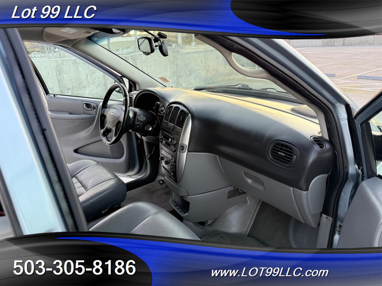 2005 Chrysler Town & Country Touring **WHEELCHAIR VAN** New Tires   - Photo 31 - Milwaukie, OR 97267