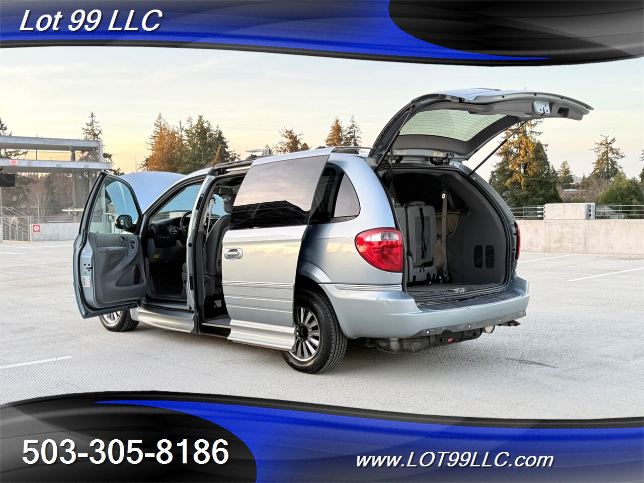 2005 Chrysler Town & Country Touring **WHEELCHAIR VAN** New Tires   - Photo 27 - Milwaukie, OR 97267