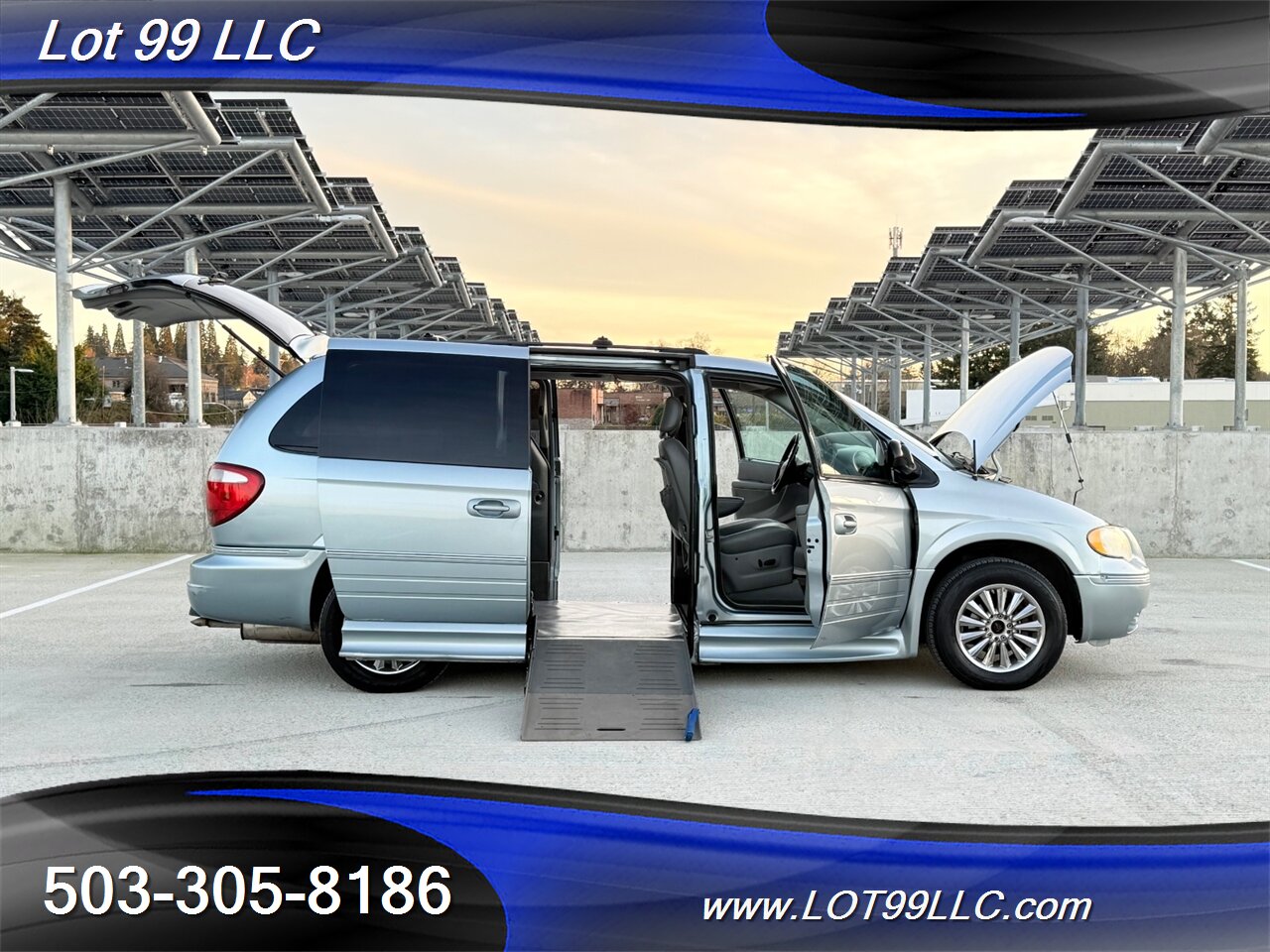 2005 Chrysler Town & Country Touring **WHEELCHAIR VAN** New Tires   - Photo 1 - Milwaukie, OR 97267