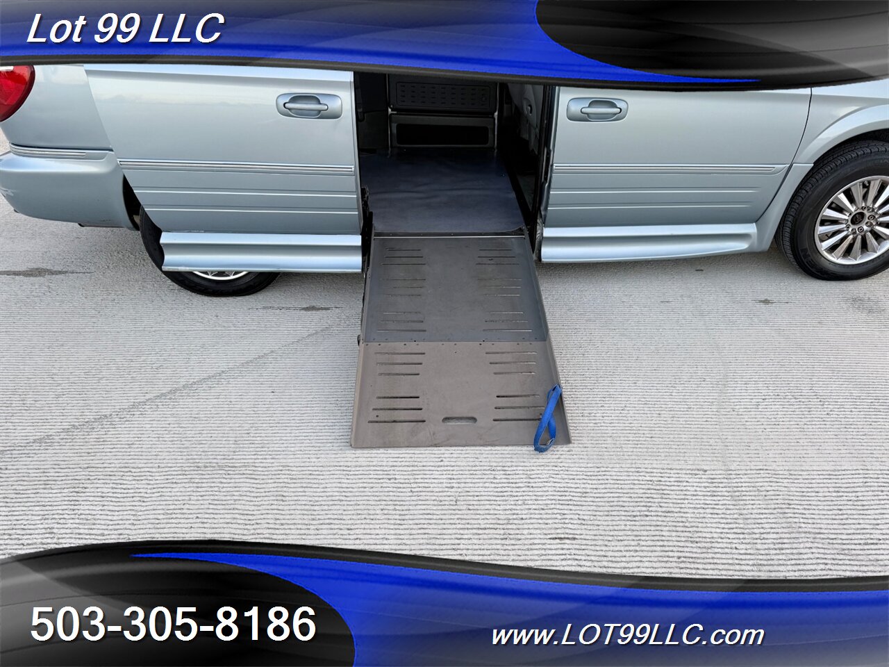 2005 Chrysler Town & Country Touring **WHEELCHAIR VAN** New Tires   - Photo 41 - Milwaukie, OR 97267