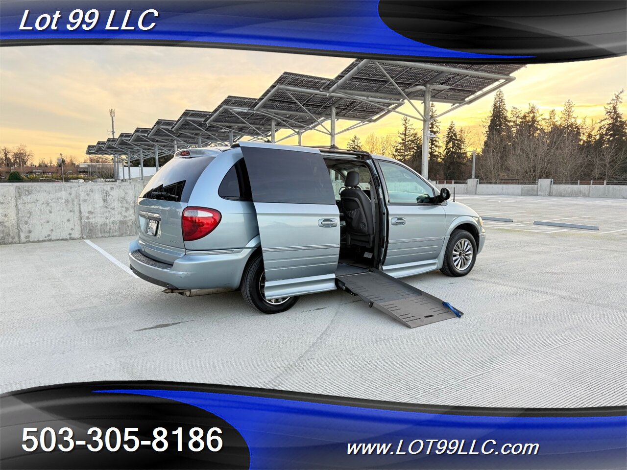 2005 Chrysler Town & Country Touring **WHEELCHAIR VAN** New Tires   - Photo 39 - Milwaukie, OR 97267