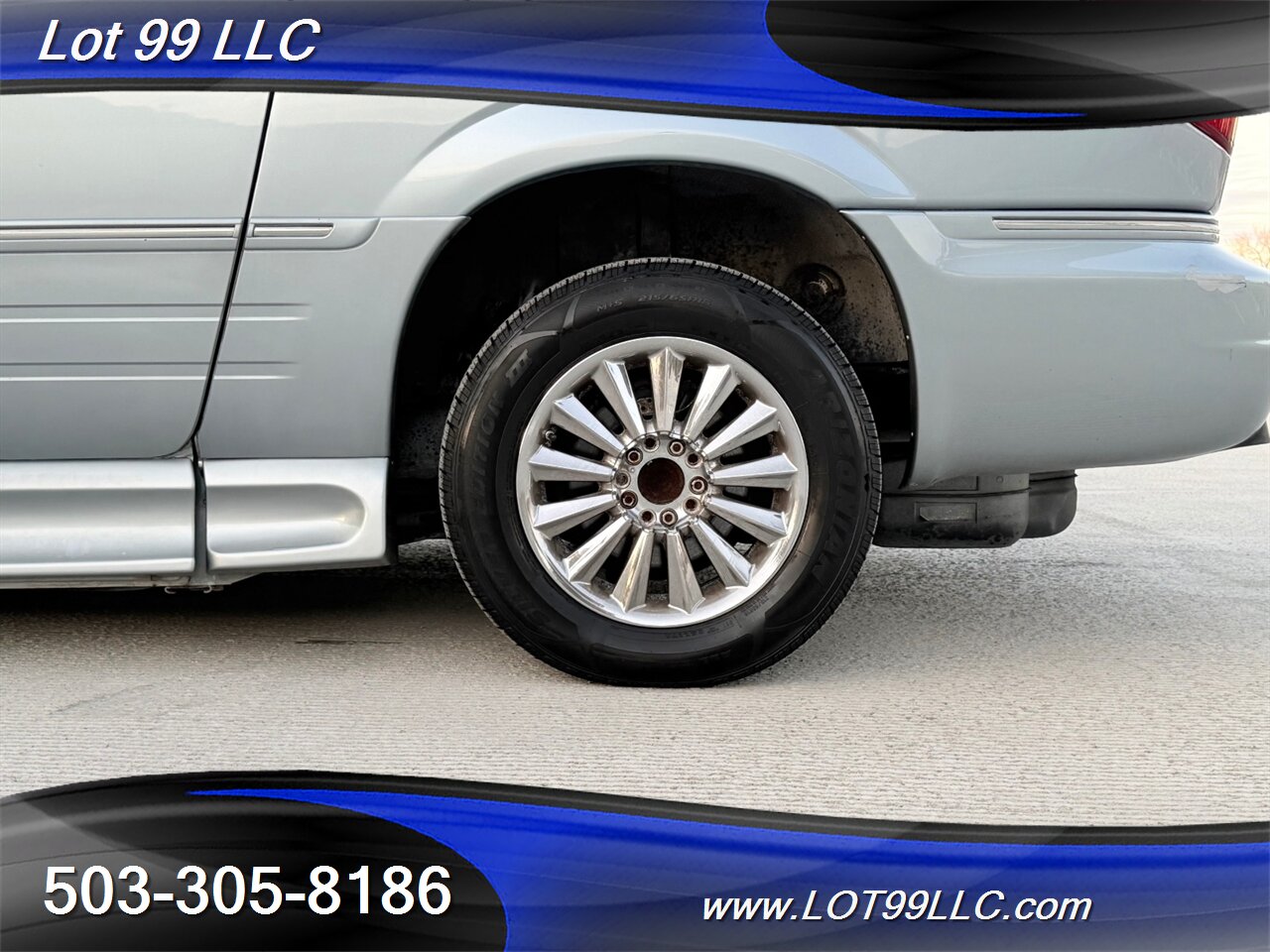 2005 Chrysler Town & Country Touring **WHEELCHAIR VAN** New Tires   - Photo 45 - Milwaukie, OR 97267