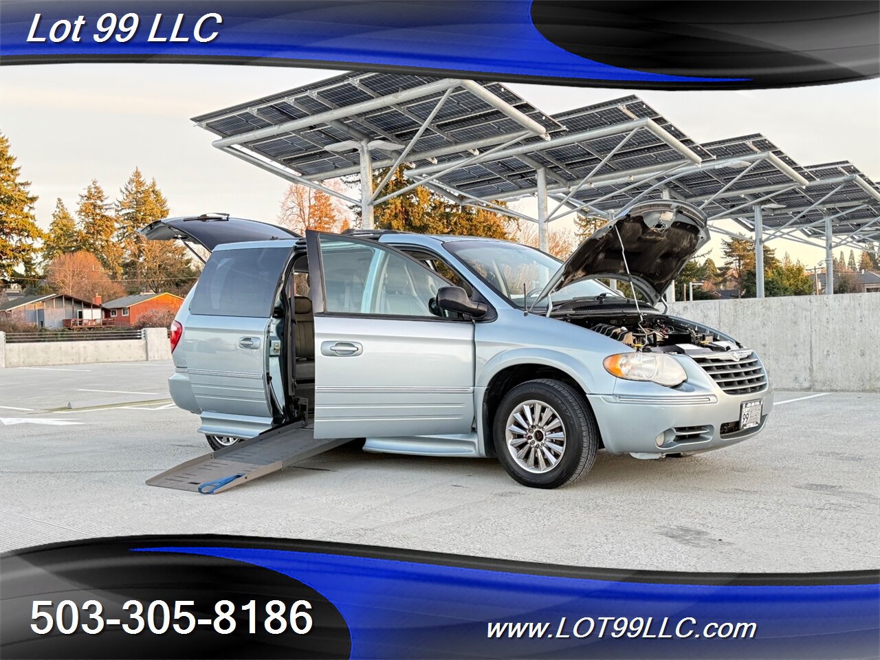 2005 Chrysler Town & Country Touring **WHEELCHAIR VAN** New Tires   - Photo 24 - Milwaukie, OR 97267