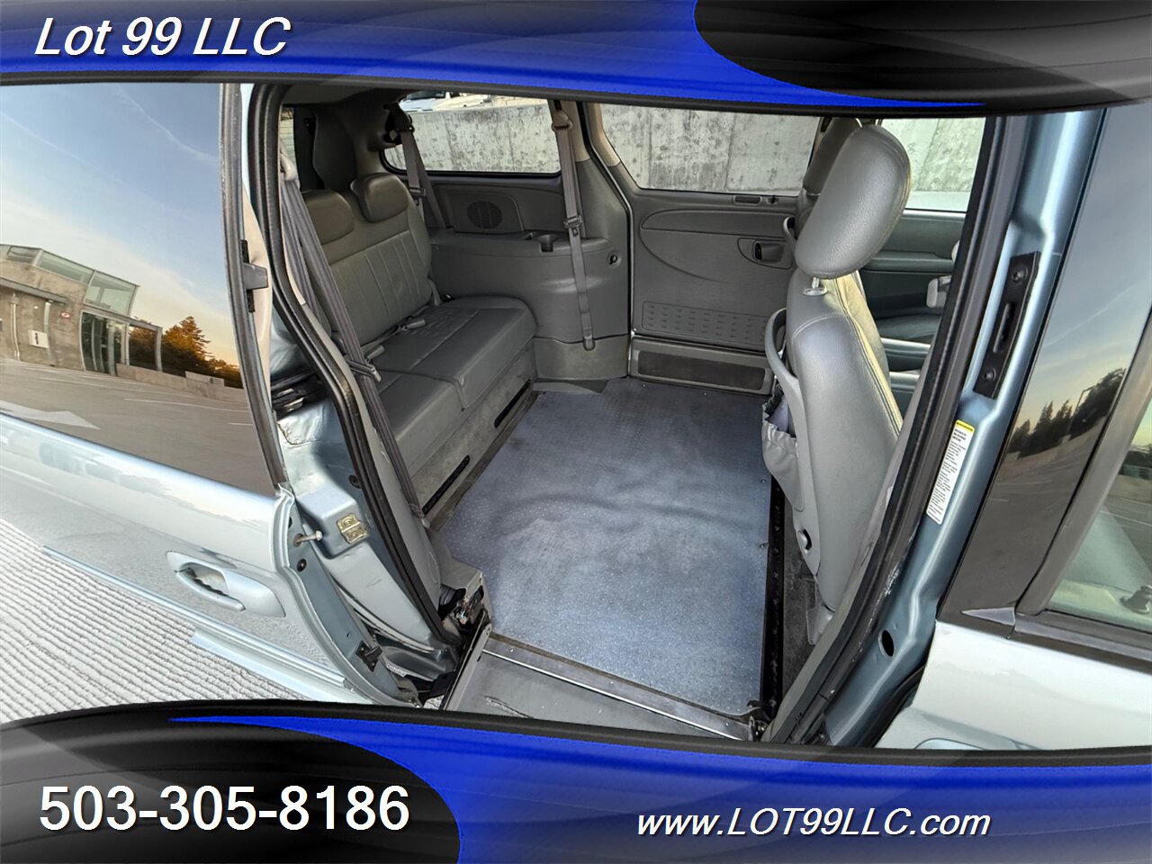 2005 Chrysler Town & Country Touring **WHEELCHAIR VAN** New Tires   - Photo 34 - Milwaukie, OR 97267