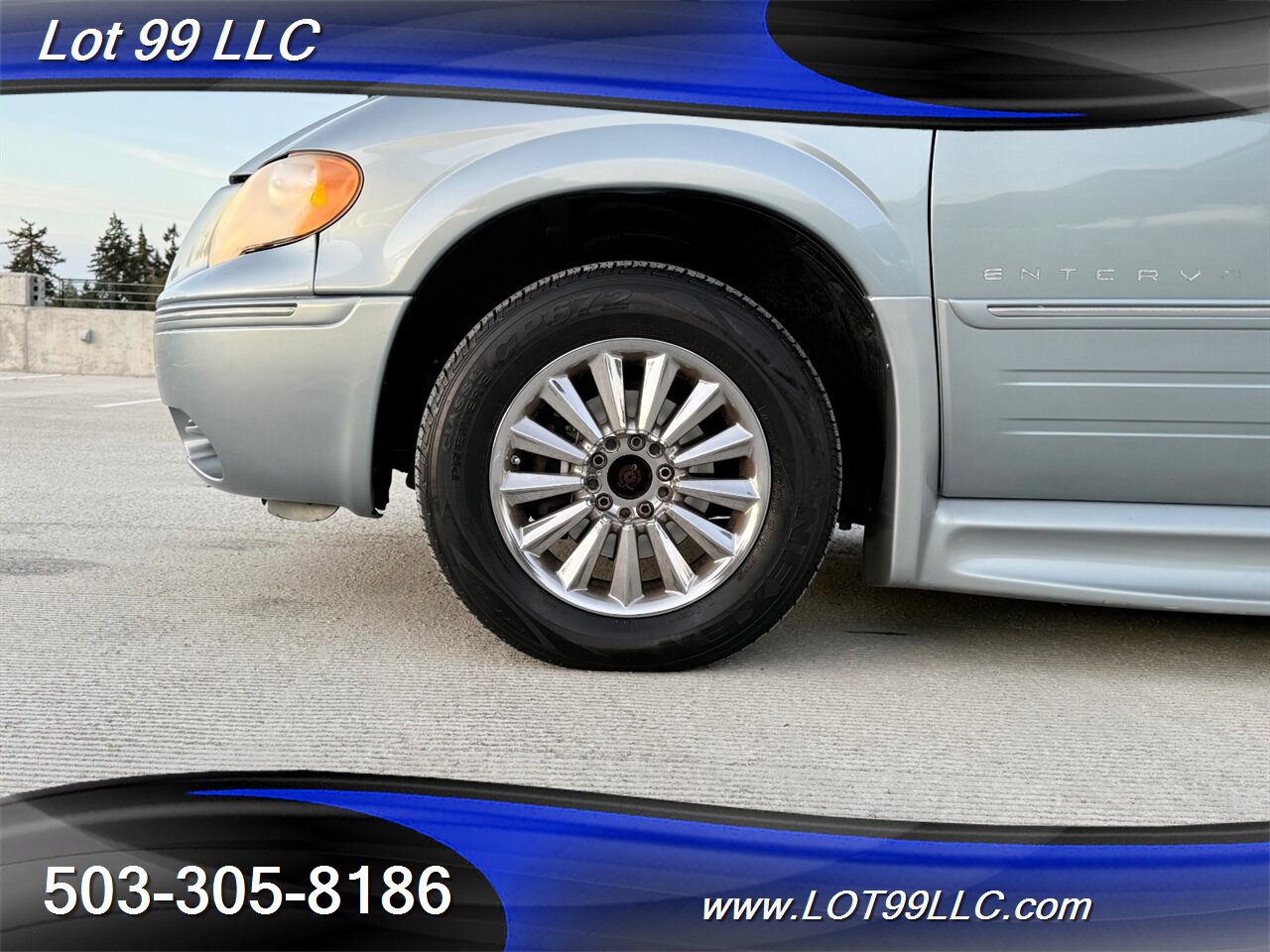 2005 Chrysler Town & Country Touring **WHEELCHAIR VAN** New Tires   - Photo 44 - Milwaukie, OR 97267