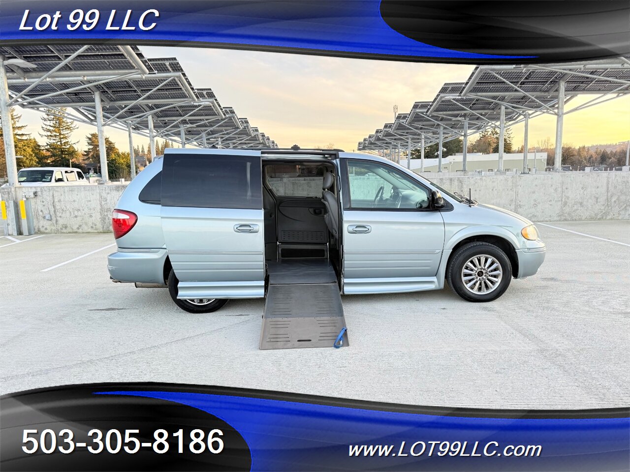 2005 Chrysler Town & Country Touring **WHEELCHAIR VAN** New Tires   - Photo 38 - Milwaukie, OR 97267