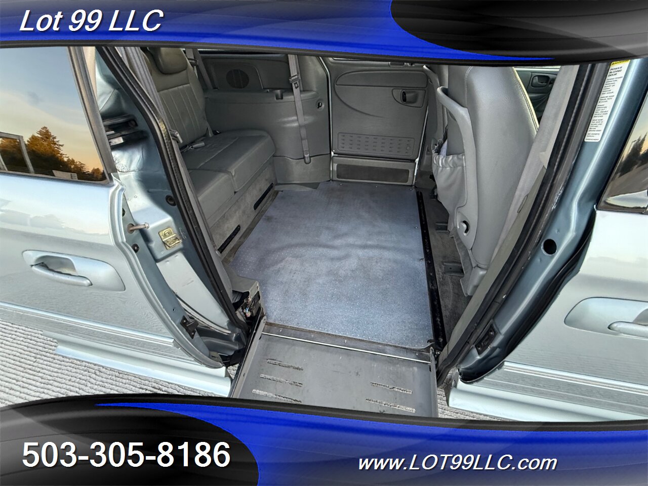 2005 Chrysler Town & Country Touring **WHEELCHAIR VAN** New Tires   - Photo 15 - Milwaukie, OR 97267