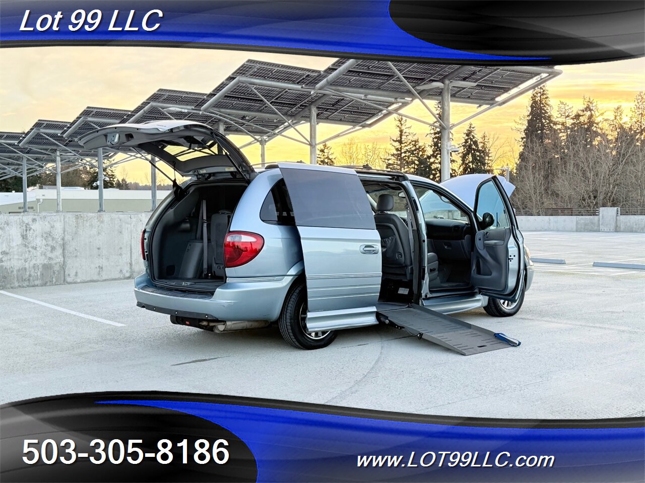 2005 Chrysler Town & Country Touring **WHEELCHAIR VAN** New Tires   - Photo 25 - Milwaukie, OR 97267