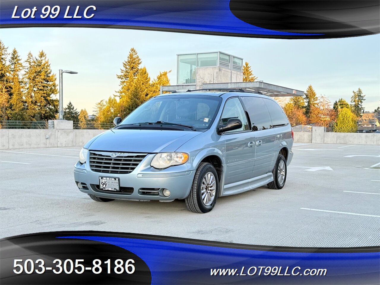 2005 Chrysler Town & Country Touring **WHEELCHAIR VAN** New Tires   - Photo 4 - Milwaukie, OR 97267