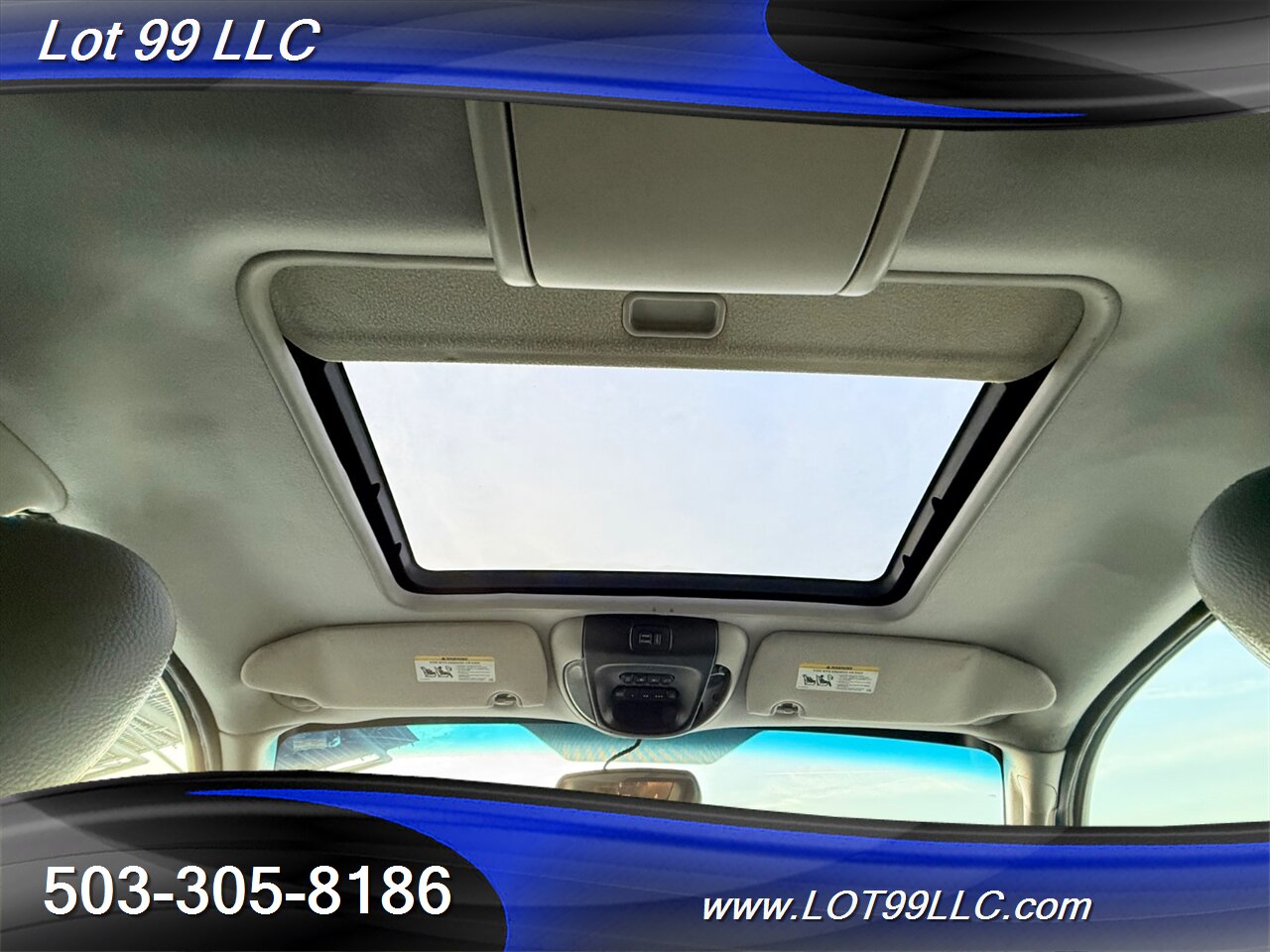 2005 Chrysler Town & Country Touring **WHEELCHAIR VAN** New Tires   - Photo 12 - Milwaukie, OR 97267