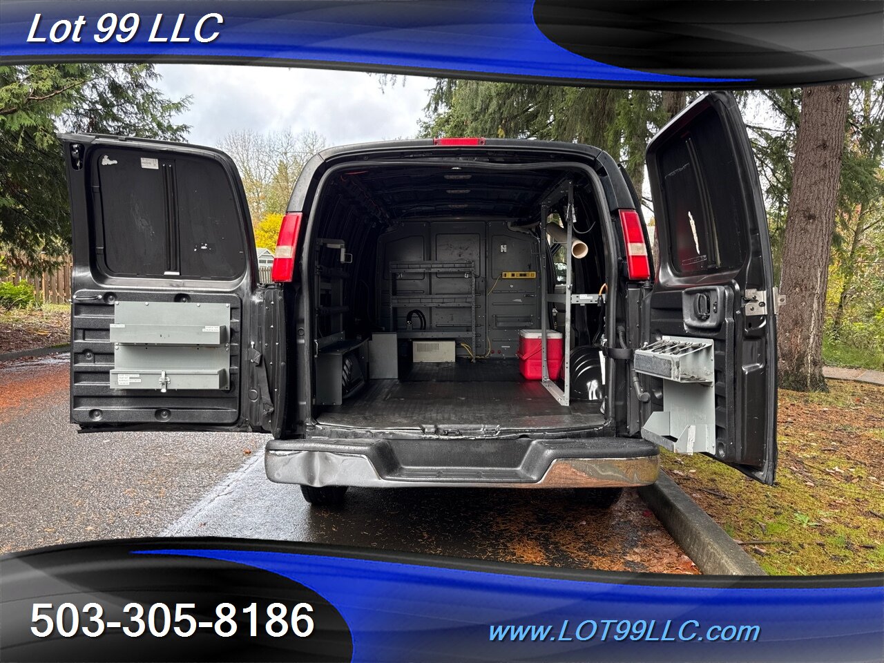 2015 Chevrolet Express 2500 1-Owner CARGO VAN 110 Inverter Shelves   - Photo 2 - Milwaukie, OR 97267