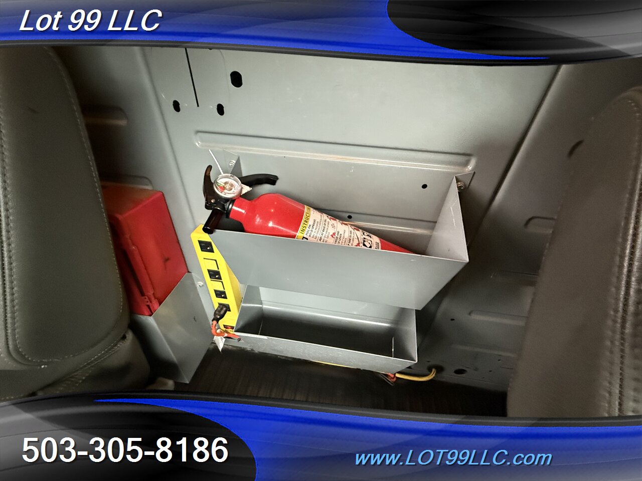 2015 Chevrolet Express 2500 1-Owner CARGO VAN 110 Inverter Shelves   - Photo 41 - Milwaukie, OR 97267