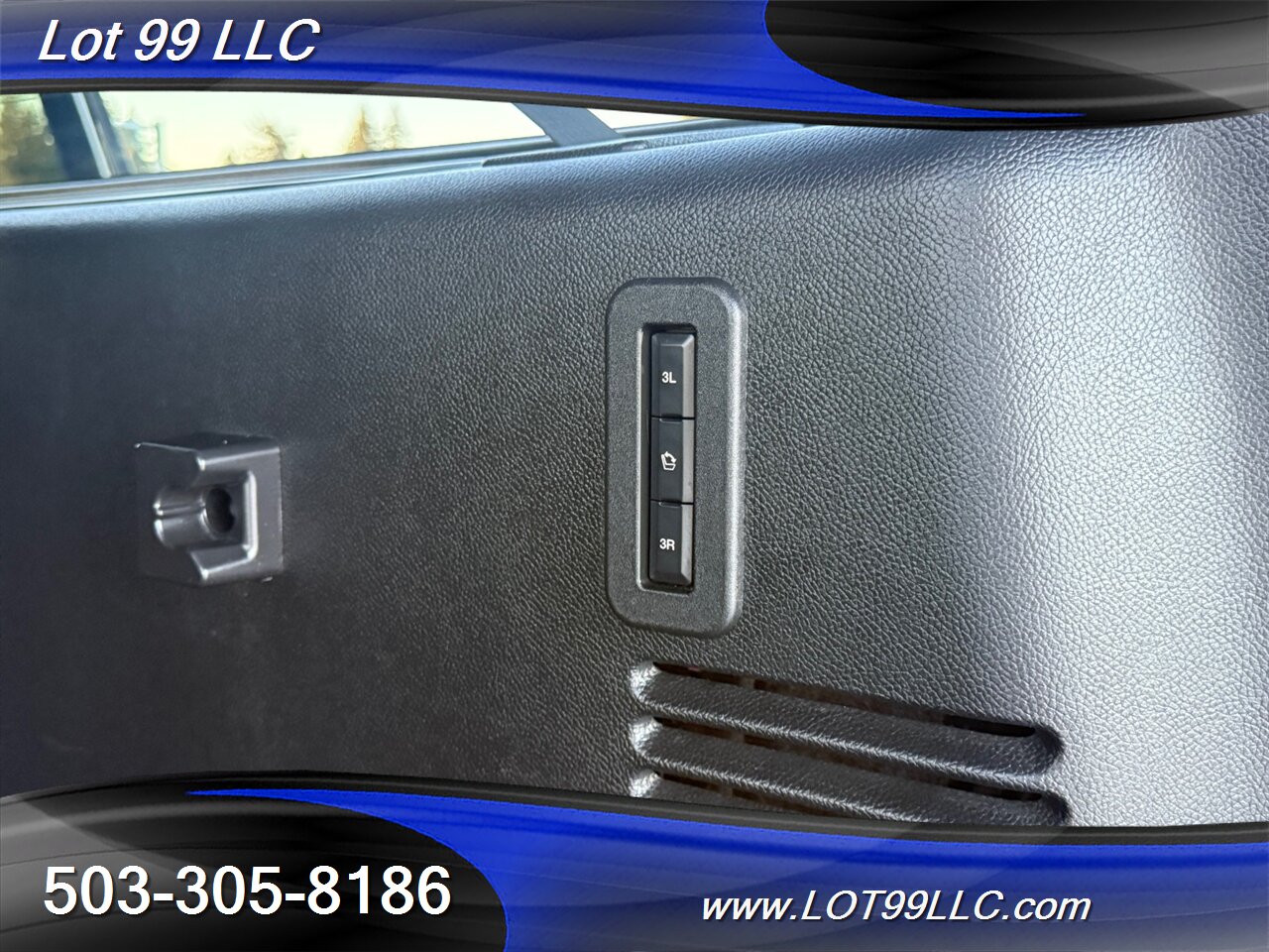 2017 Lincoln Navigator L Select 4x4 60k Miles 3rd Row Htd-Cld Leather  Roof Captain Quad Buckets 7 Passenger Power 3rd Row - Photo 61 - Milwaukie, OR 97267