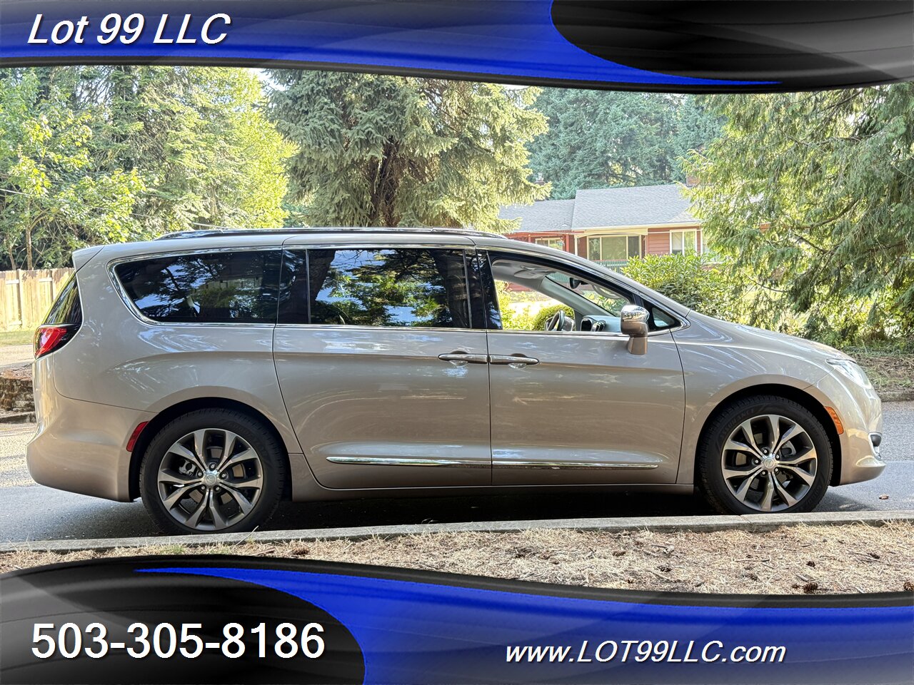 2017 Chrysler Pacifica Limited *Mobility Chair Lift* ADA Wheelchair   - Photo 8 - Milwaukie, OR 97267