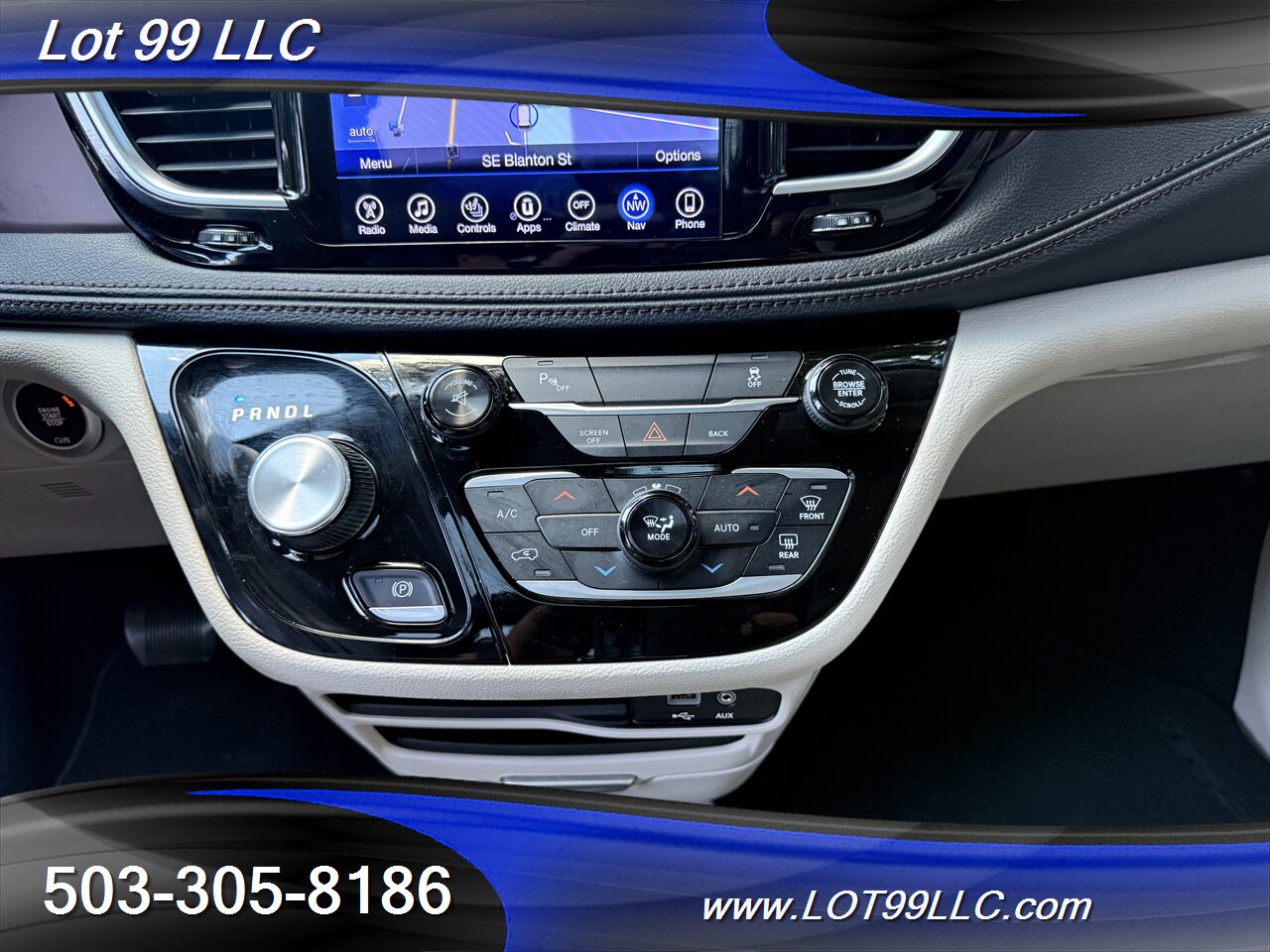 2017 Chrysler Pacifica Limited *Mobility Chair Lift* ADA Wheelchair   - Photo 19 - Milwaukie, OR 97267