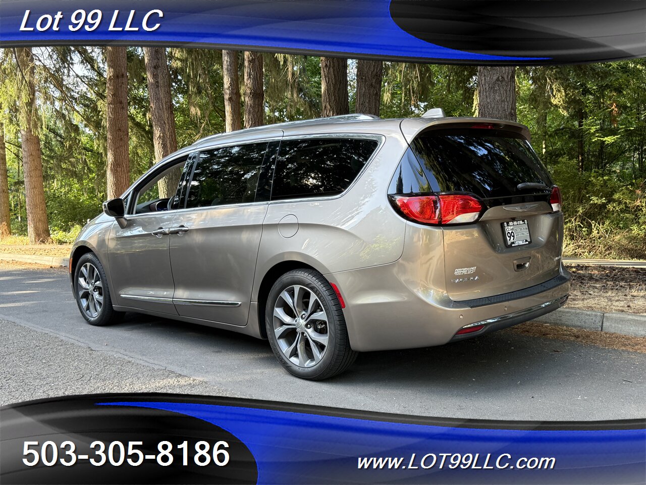 2017 Chrysler Pacifica Limited *Mobility Chair Lift* ADA Wheelchair   - Photo 11 - Milwaukie, OR 97267