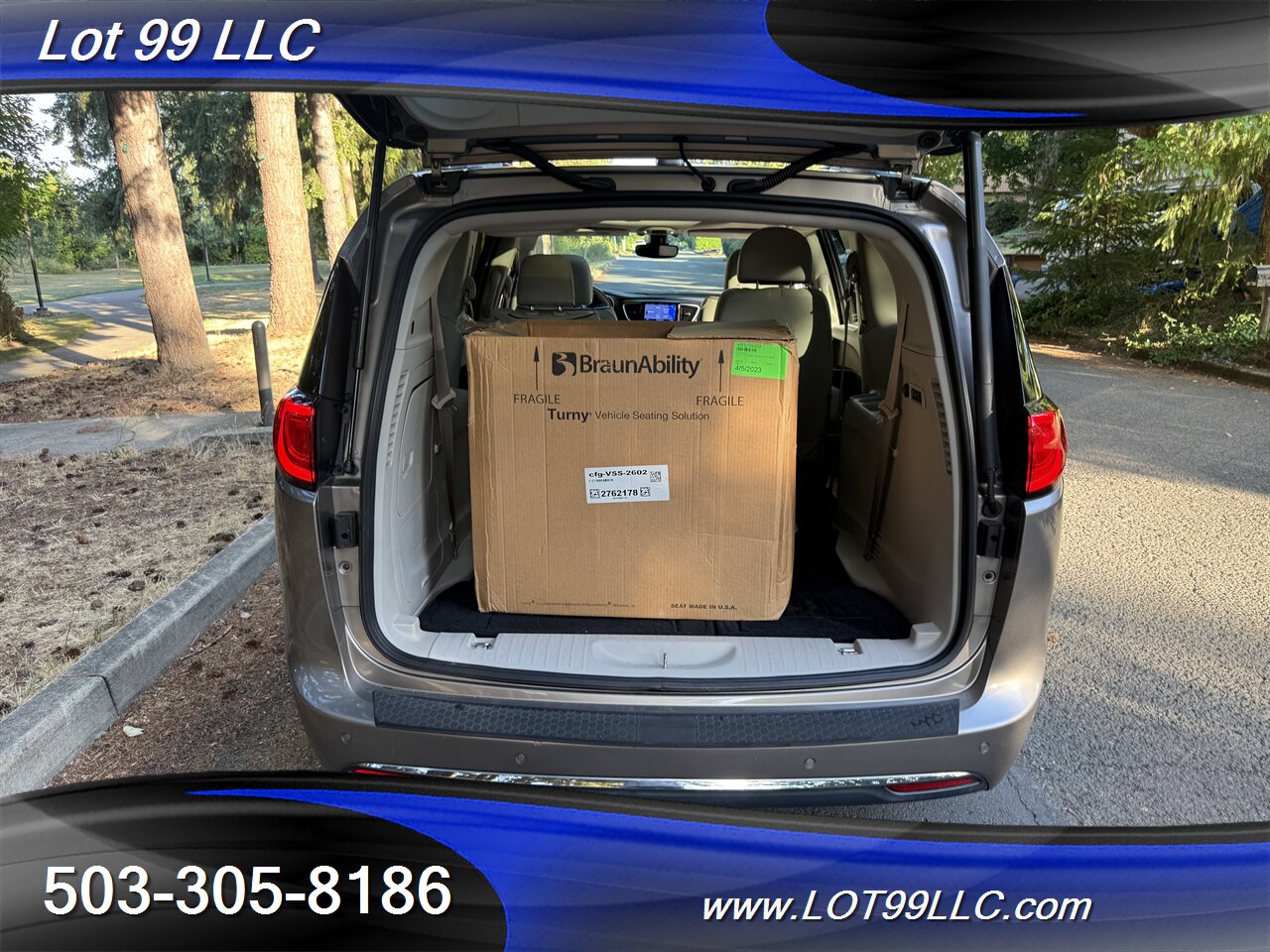 2017 Chrysler Pacifica Limited *Mobility Chair Lift* ADA Wheelchair   - Photo 87 - Milwaukie, OR 97267