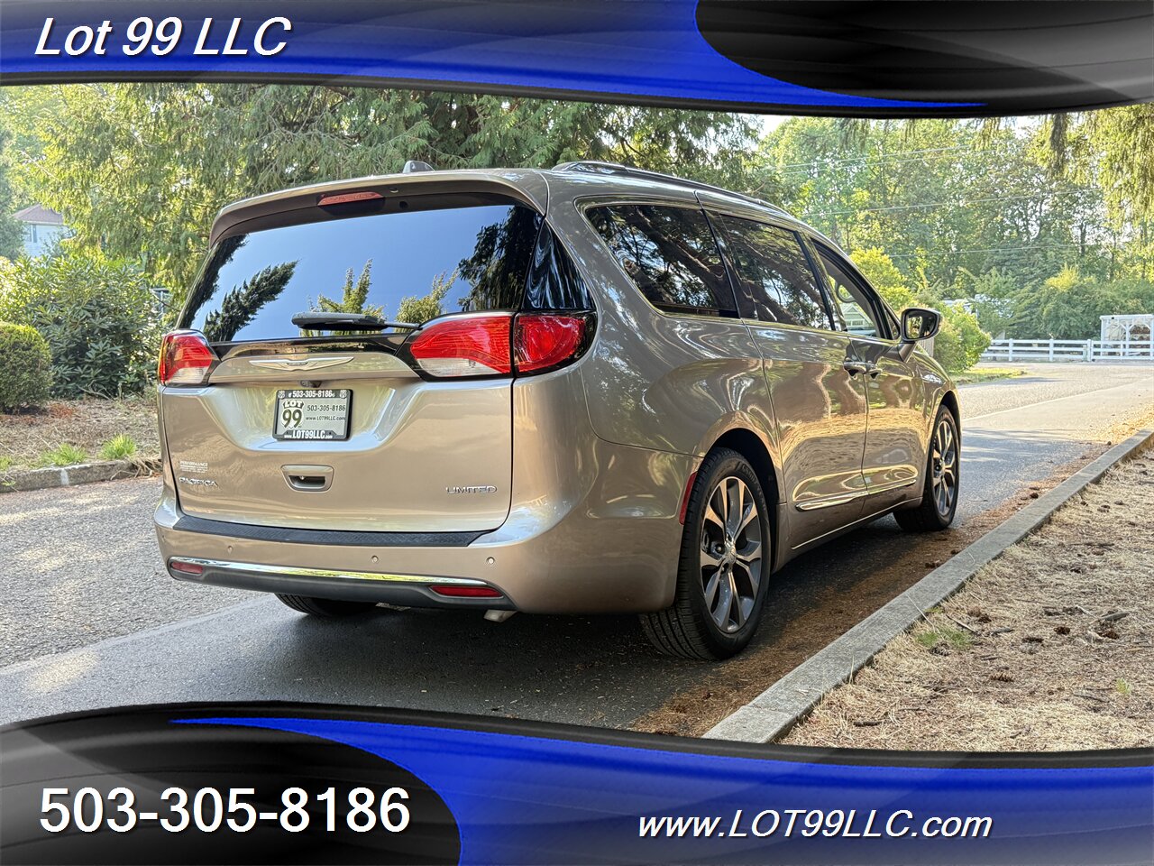 2017 Chrysler Pacifica Limited *Mobility Chair Lift* ADA Wheelchair   - Photo 9 - Milwaukie, OR 97267