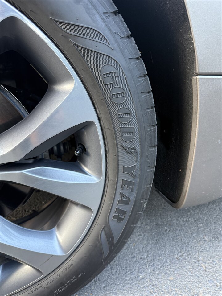 2017 Chrysler Pacifica Limited *Mobility Chair Lift* ADA Wheelchair   - Photo 80 - Milwaukie, OR 97267