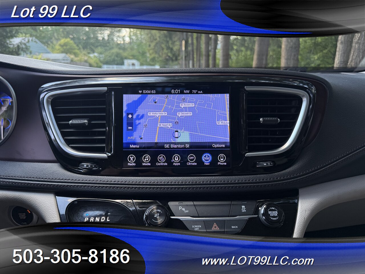 2017 Chrysler Pacifica Limited *Mobility Chair Lift* ADA Wheelchair   - Photo 14 - Milwaukie, OR 97267